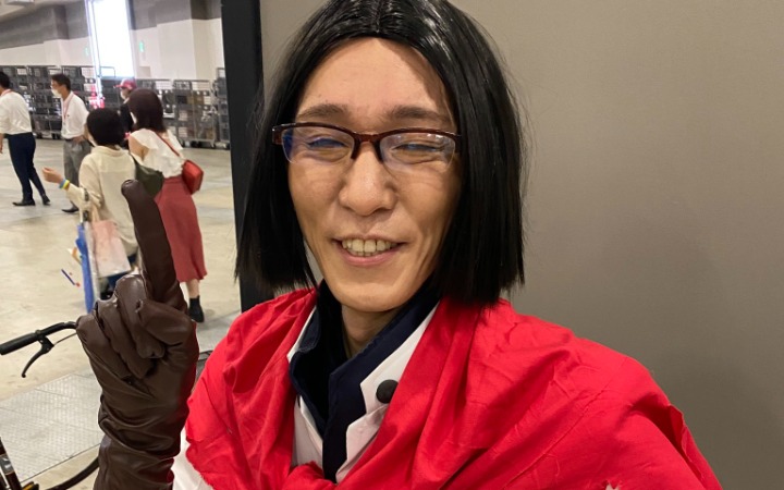 Coser Sabat扮异世界舅舅 完全屏蔽其超帅颜值