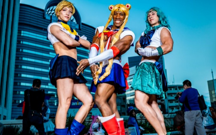 肌肉美少女战士三人组 练再大也扛不住高跟鞋！