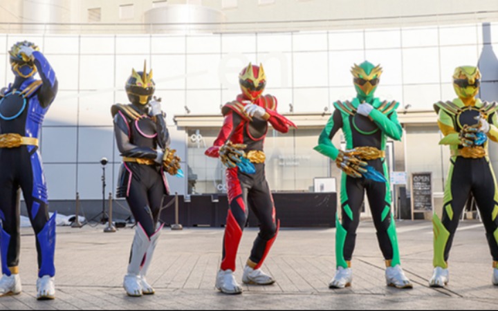 塚田英明出席颁奖礼 喊话超级战队终将归来！